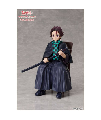Figura Tanjiro Kamado 15 cm - Demon Slayer - Atuendo de Gala con Bufanda