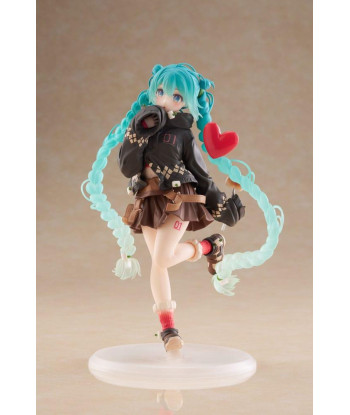 Figura Taito Hatsune Miku Fashion Outdoor - 18cm - ¡Estilo y Aventura Vocaloid!