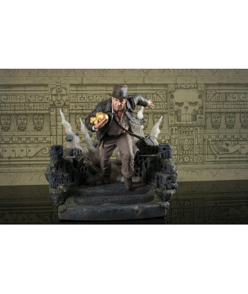 Figura Indiana Jones escapando con el ídolo En busca del arca perdida 25,5 CM