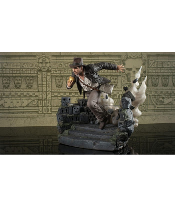 Figura Indiana Jones escapando con el ídolo En busca del arca perdida 25,5 CM