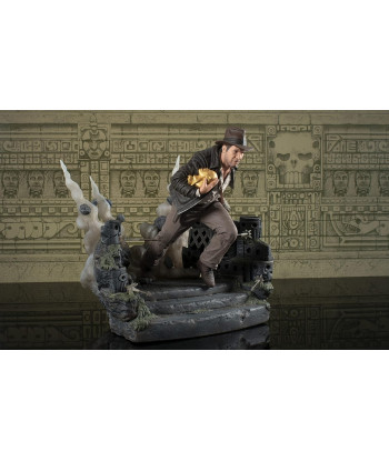 Figura Indiana Jones escapando con el ídolo En busca del arca perdida 25,5 CM